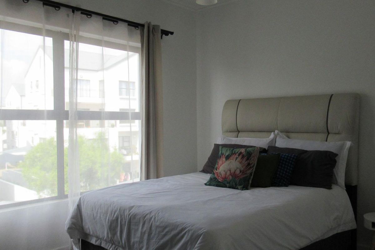 2 Bedroom Apartment in Greenstone Hill - Photo 3