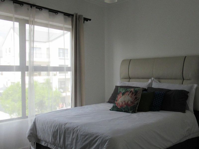 2 Bedroom Apartment in Greenstone Hill - Photo 3