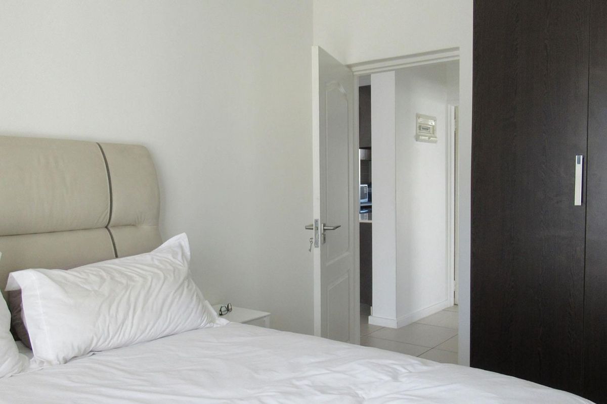 2 Bedroom Apartment in Greenstone Hill - Photo 5