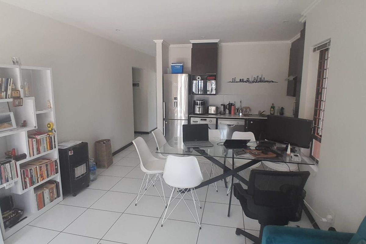 One Bedroom Apartment in the popular LAGUNA Complex - Barbeque Downs - 1 JUNE - Photo 3