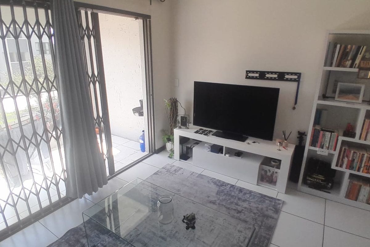 One Bedroom Apartment in the popular LAGUNA Complex - Barbeque Downs - 1 JUNE - Photo 5