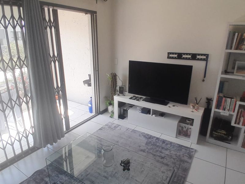 One Bedroom Apartment in the popular LAGUNA Complex - Barbeque Downs - 1 JUNE - Photo 5