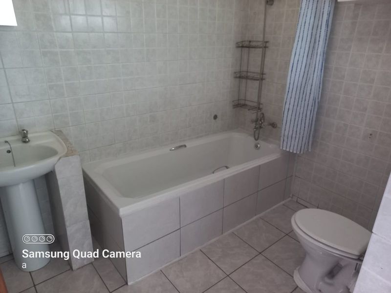 1 Bedroom Garden Cottage To Let - Photo 10