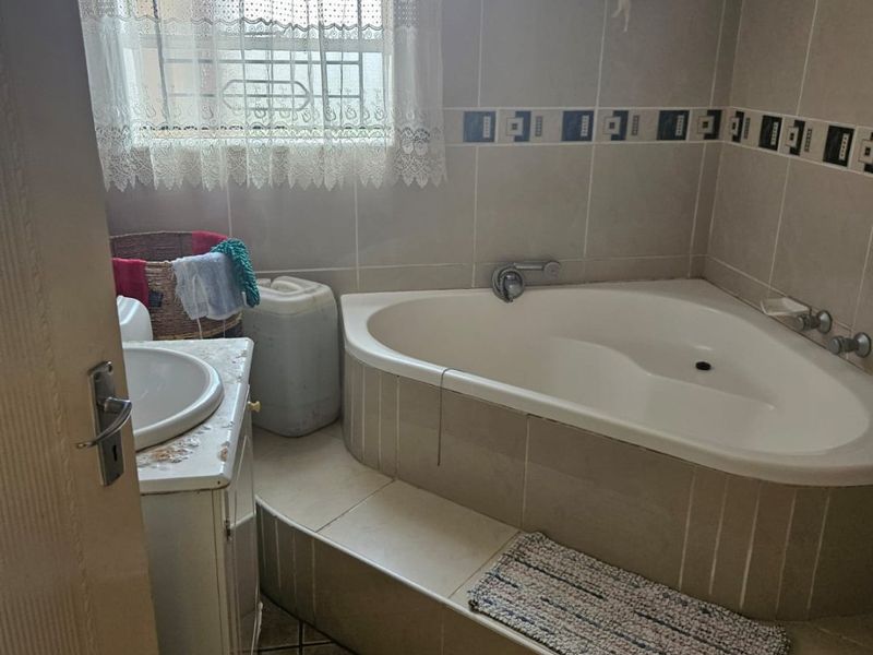 Charming 3 bed in Reyno Ridge with garden space - Photo 5