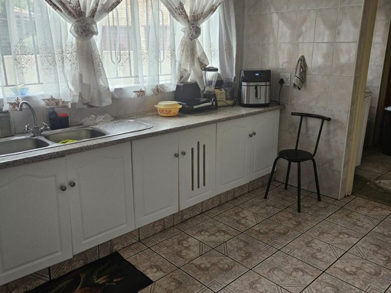 Charming 3 bed in Reyno Ridge with garden space - Photo 4