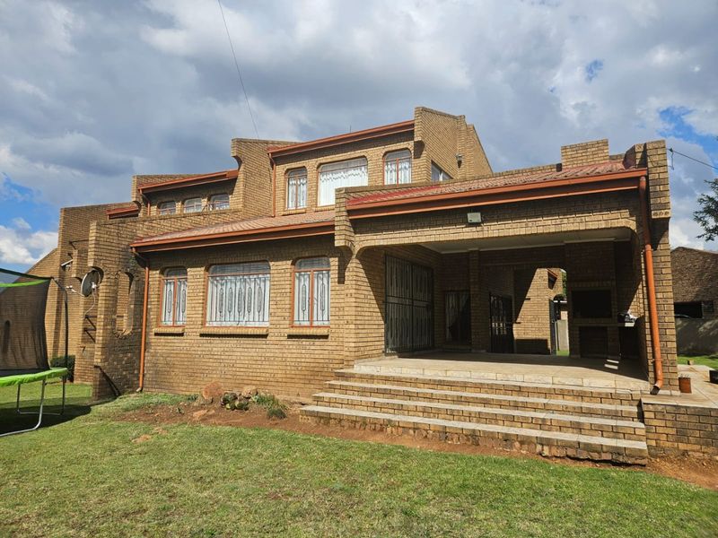 Charming 3 bed in Reyno Ridge with garden space - Photo 1