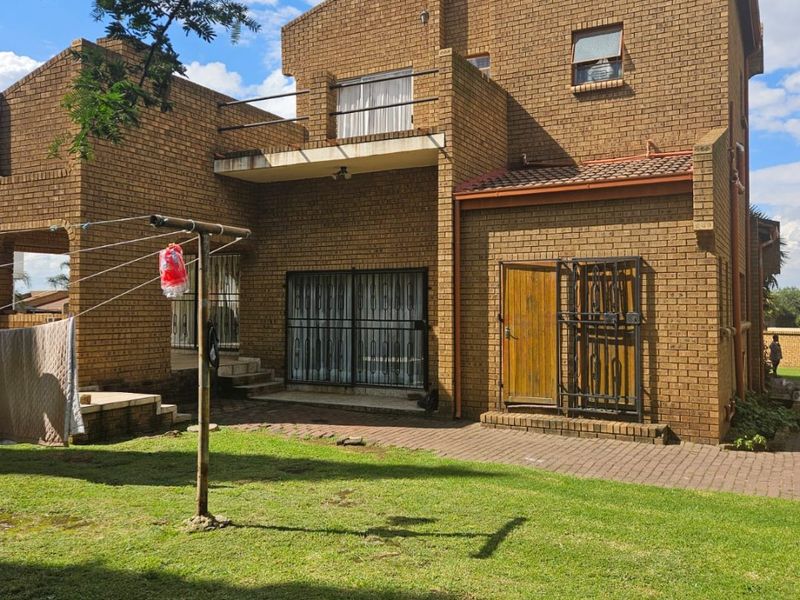 Charming 3 bed in Reyno Ridge with garden space - Photo 3