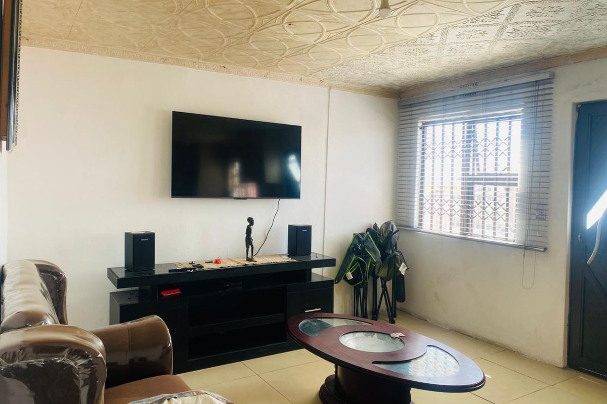 Charming 2-Bedroom Home on Main Road – Harare   - Photo 3