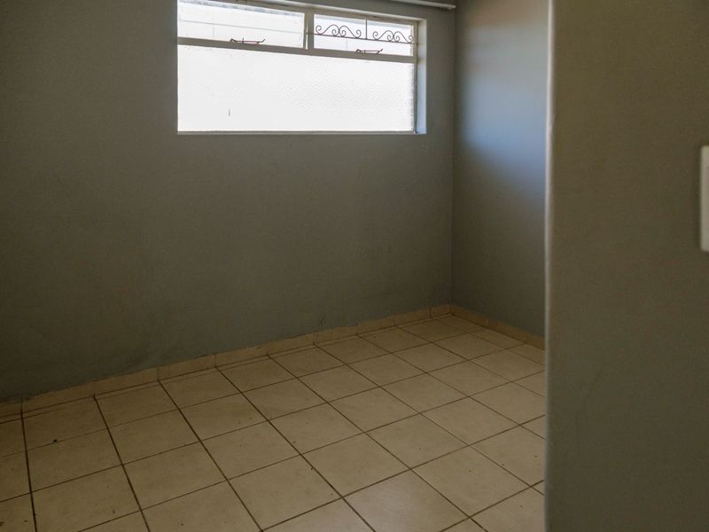 Charming 2-Bedroom Apartment  in Discovery, Guy & Shaun Complex - Photo 9