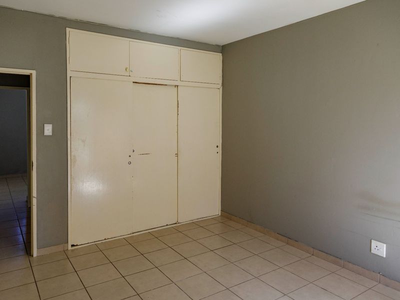 Charming 2-Bedroom Apartment  in Discovery, Guy & Shaun Complex - Photo 8