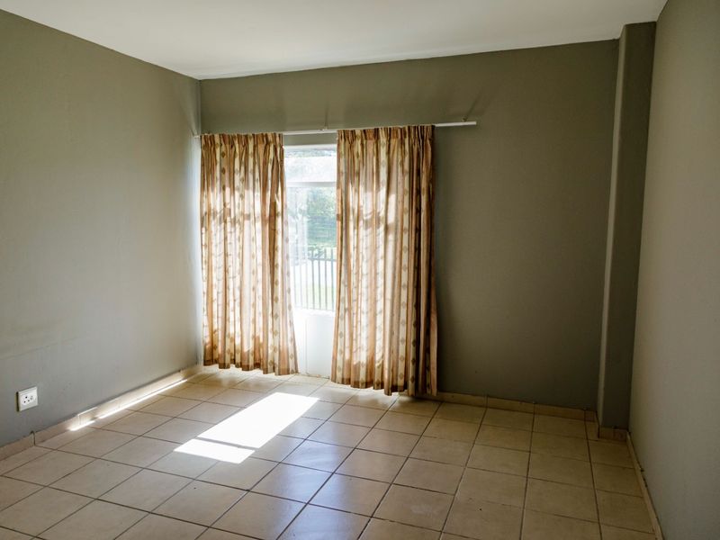 Charming 2-Bedroom Apartment  in Discovery, Guy & Shaun Complex - Photo 7