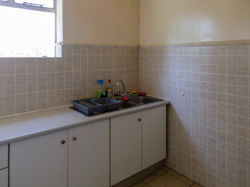 Charming 2-Bedroom Apartment  in Discovery, Guy & Shaun Complex - Photo 6