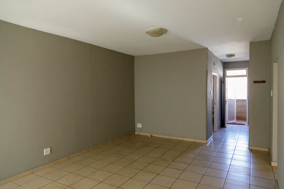 Charming 2-Bedroom Apartment  in Discovery, Guy & Shaun Complex - Photo 3