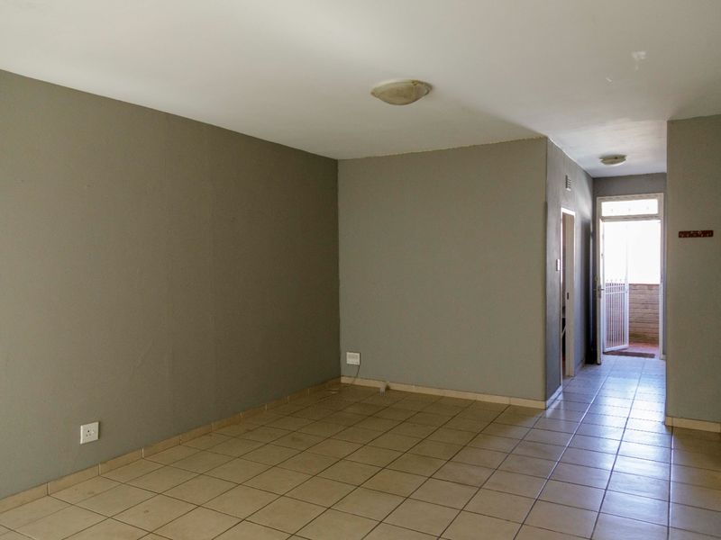 Charming 2-Bedroom Apartment  in Discovery, Guy & Shaun Complex - Photo 3