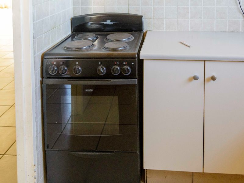 Charming 2-Bedroom Apartment  in Discovery, Guy & Shaun Complex - Photo 4