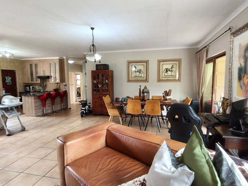 Family home in Noordheuwel with Braai Room Charm - Photo 10