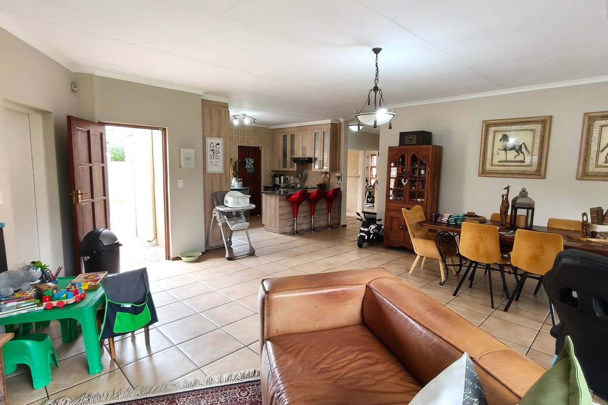 Family home in Noordheuwel with Braai Room Charm - Photo 4