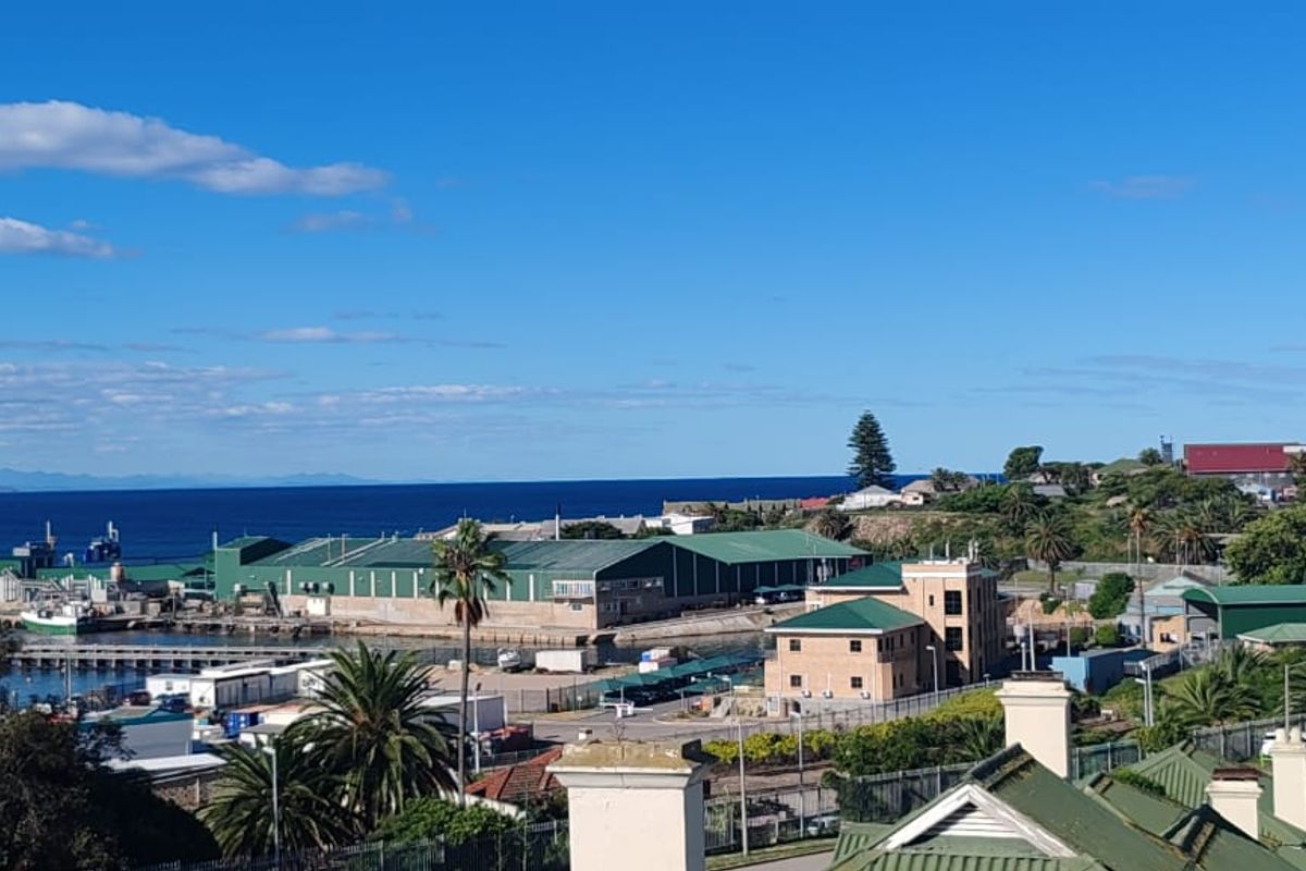 Sea View Apartment.... Mossel Bay Central... Close to All Amenities !!! - Photo 3