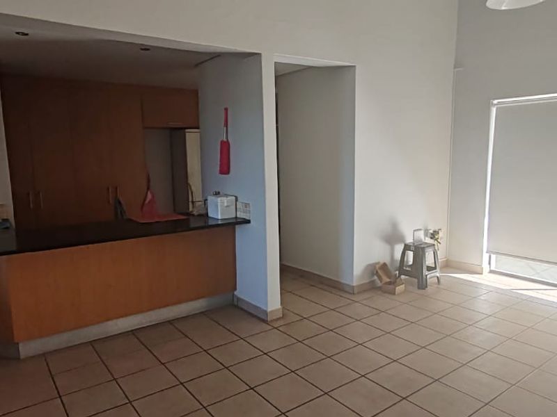 Sea View Apartment.... Mossel Bay Central... Close to All Amenities !!! - Photo 8