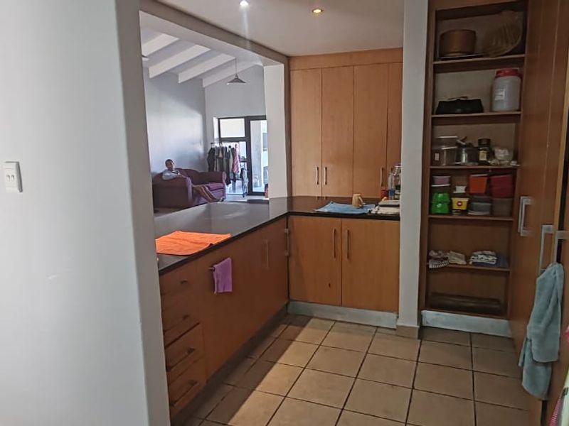 Sea View Apartment.... Mossel Bay Central... Close to All Amenities !!! - Photo 6