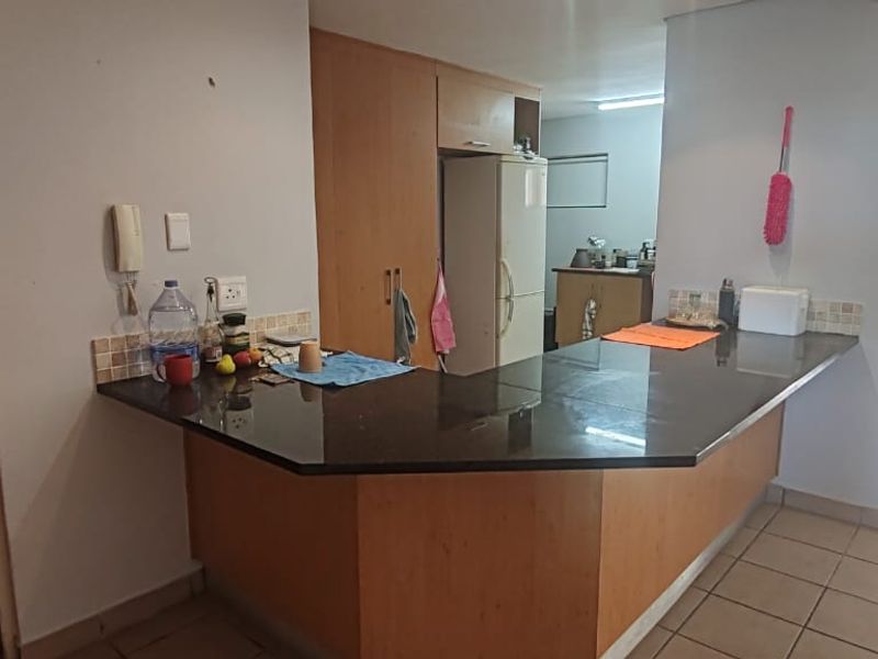 Sea View Apartment.... Mossel Bay Central... Close to All Amenities !!! - Photo 4