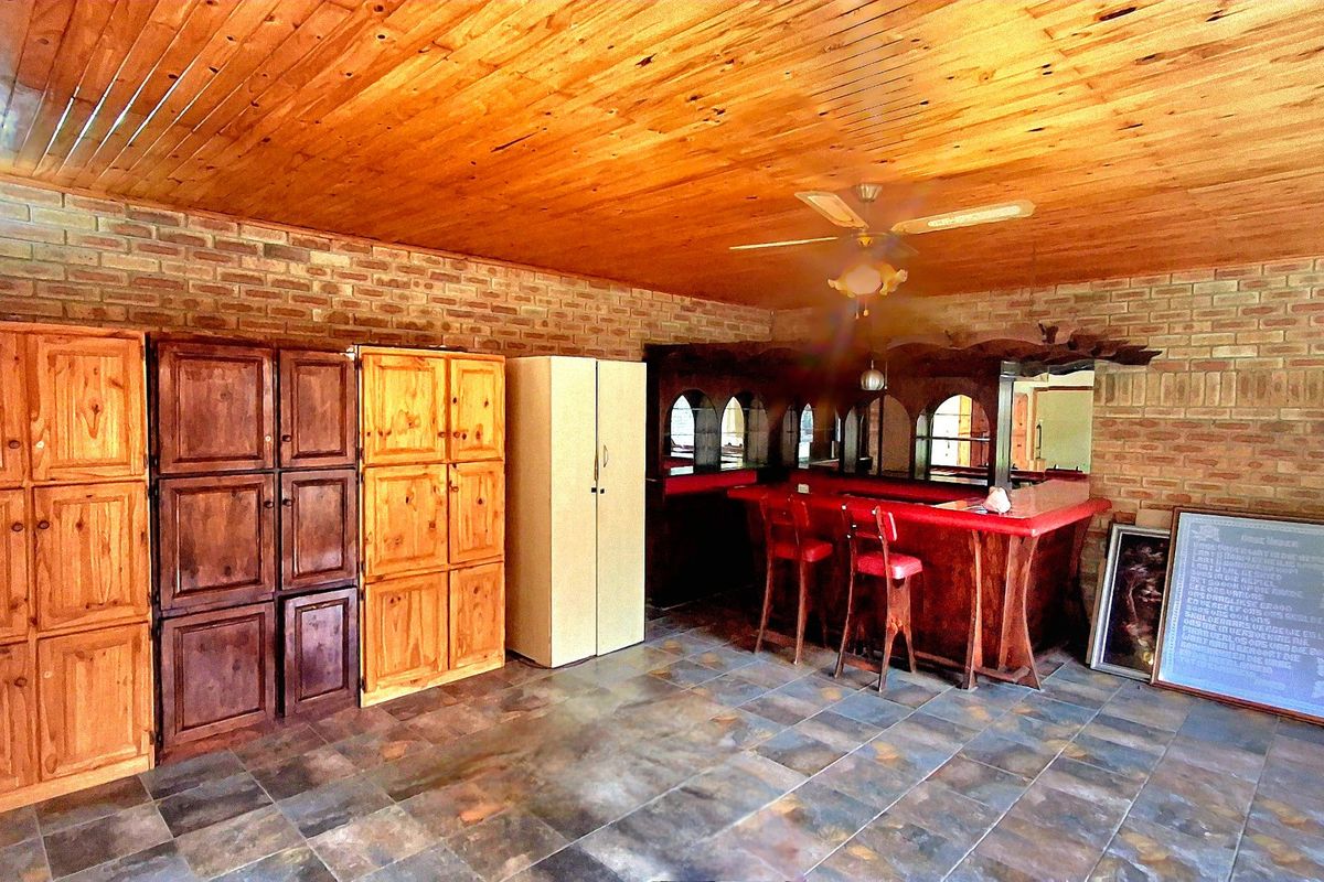 Sasolburg 3 bedroom 2 bathroom family home with pool - Photo 4