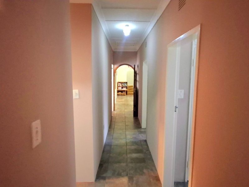 Sasolburg 3 bedroom 2 bathroom family home with pool - Photo 8