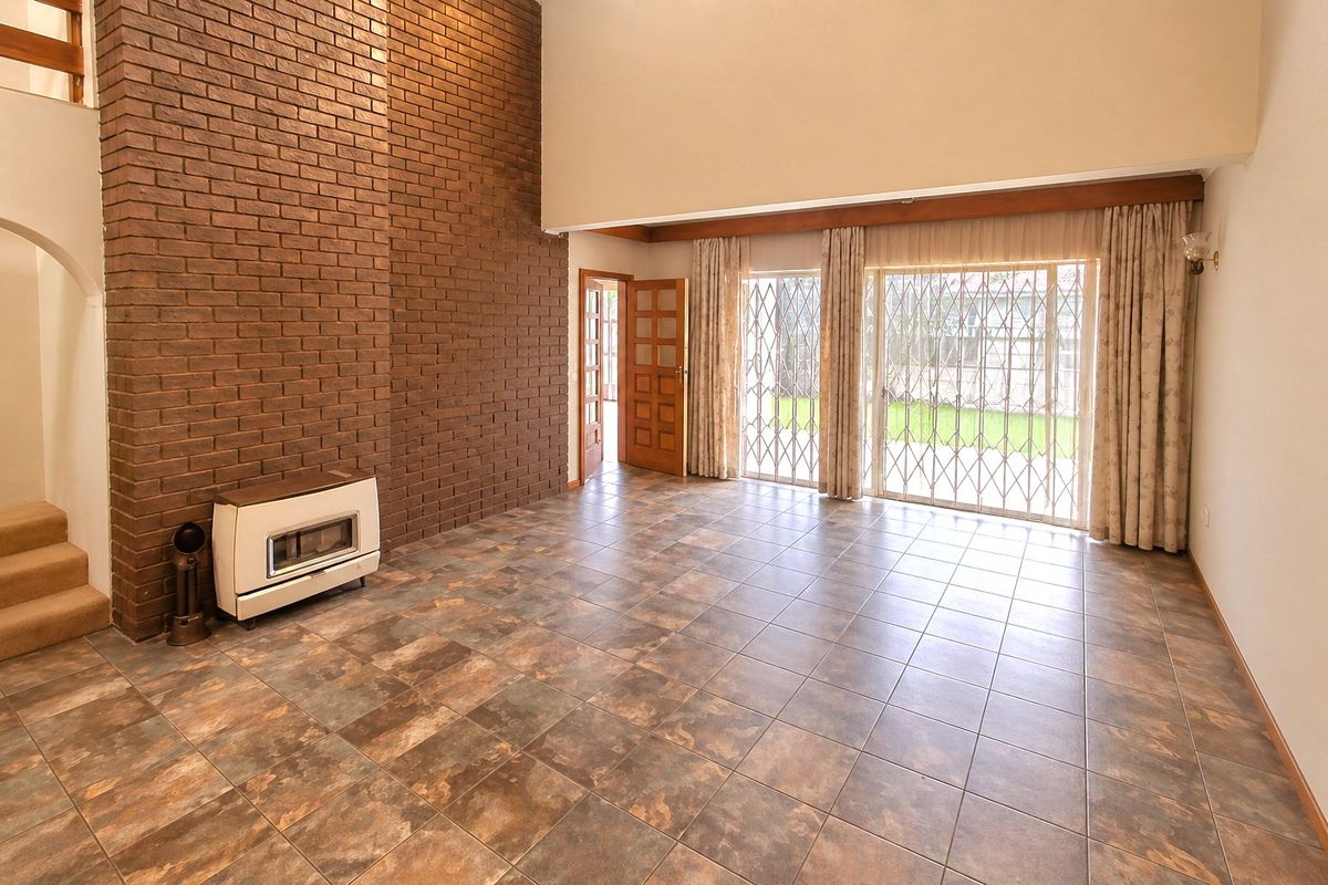 Sasolburg 3 bedroom 2 bathroom family home with pool - Photo 2