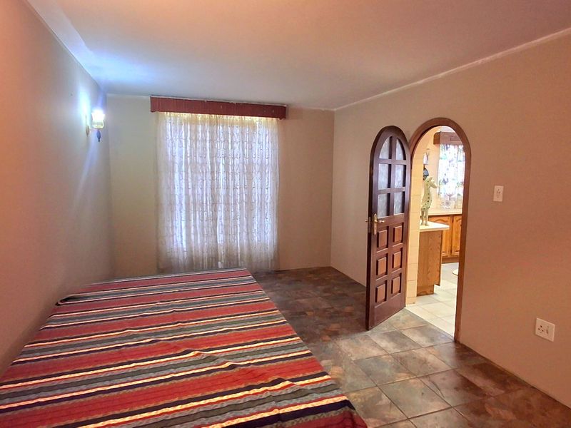 Sasolburg 3 bedroom 2 bathroom family home with pool - Photo 3