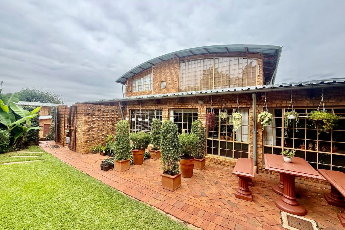 Beautiful Family Home For Sale | Schoemansville, Hartbeespoort - Photo 3