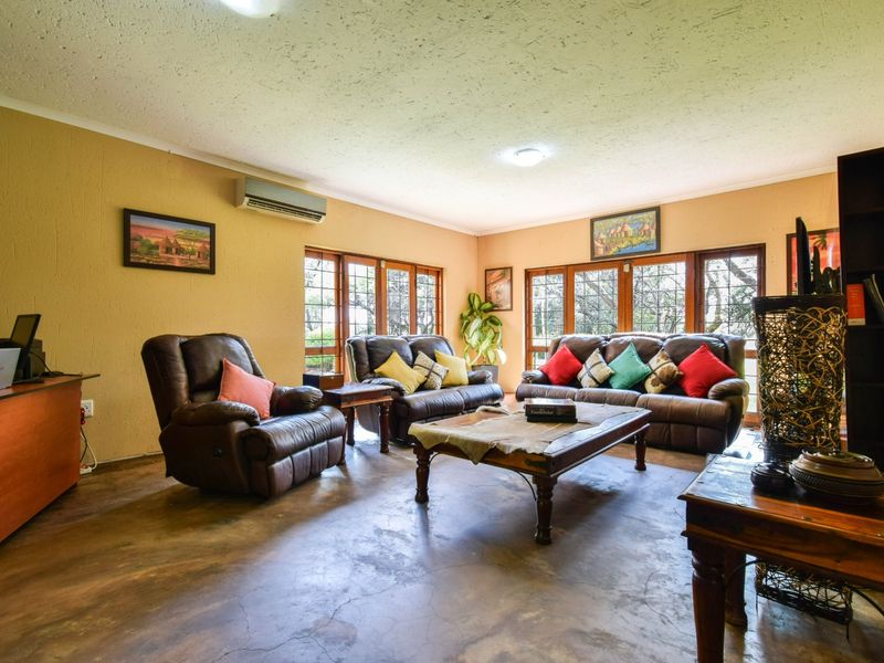 Modern Four Bedroom Plot Living Oasis - Photo 2