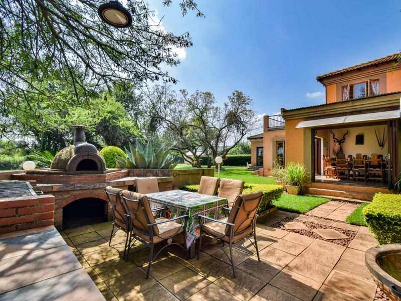 Modern Four Bedroom Plot Living Oasis - Photo 8