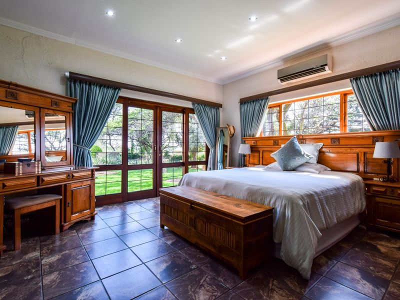 Modern Four Bedroom Plot Living Oasis - Photo 4