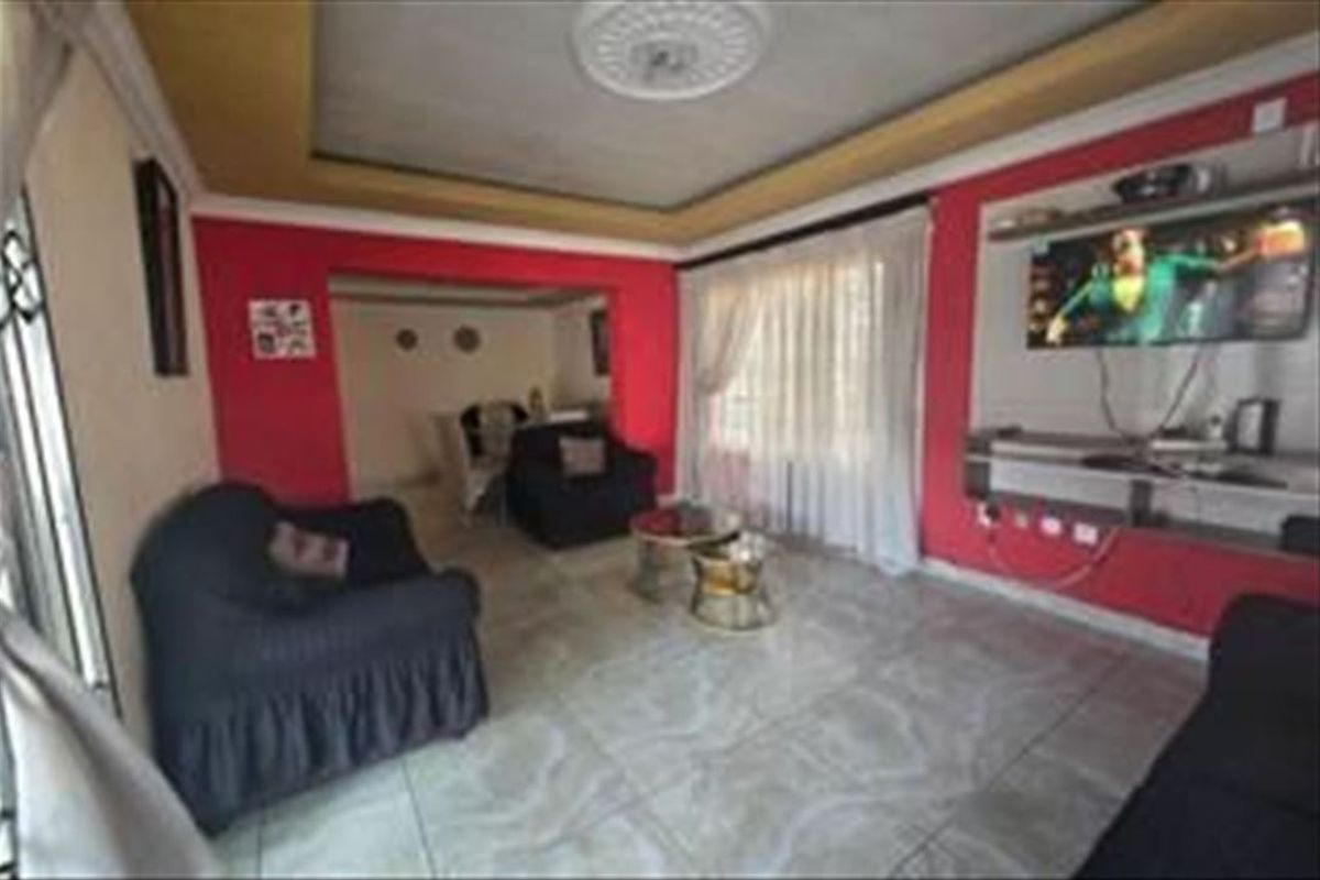 Cozy Family Home Layout - Photo 2