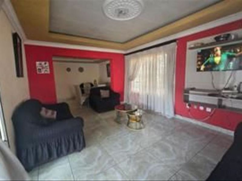 Cozy Family Home Layout - Photo 2