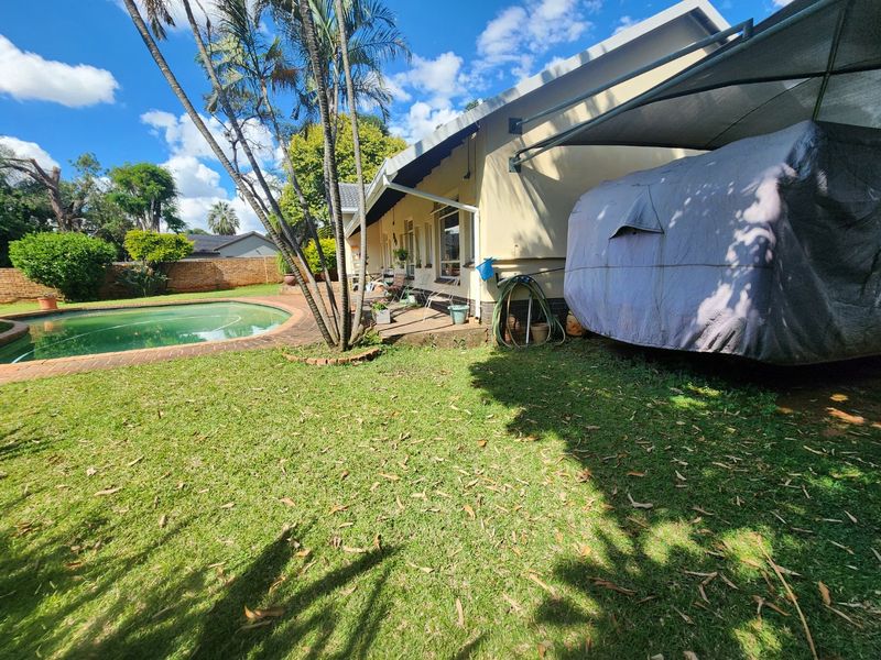 Spacious Family Living in Magalieskruin Pretoria - Photo 9