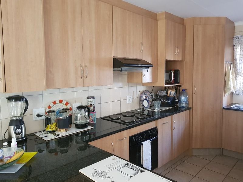 Ideal Three Bedroom Unit Great Location - Photo 9