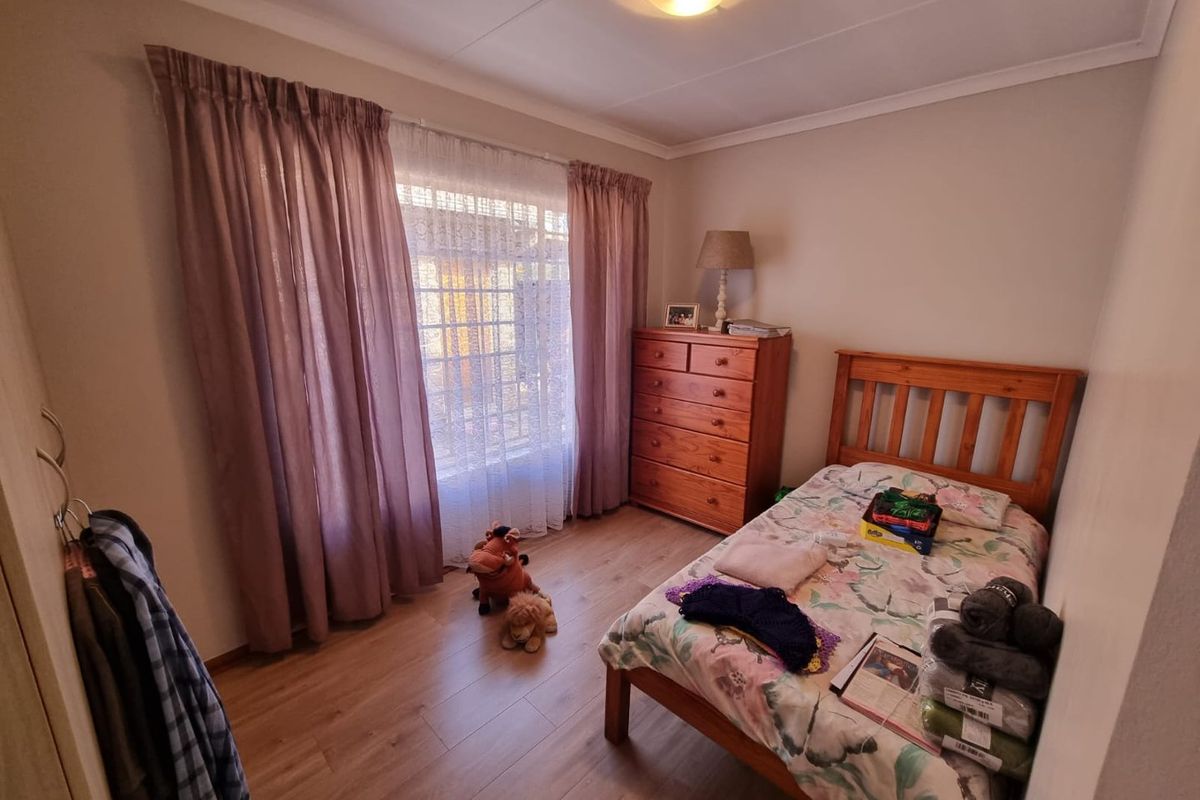 Ideal Three Bedroom Unit Great Location - Photo 5