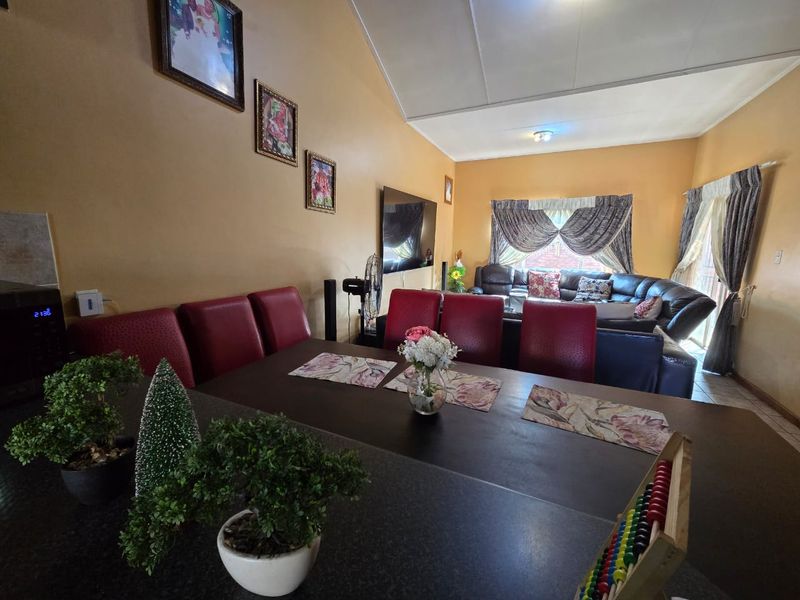 Modern Double Storey Townhouse In Montana - Photo 4