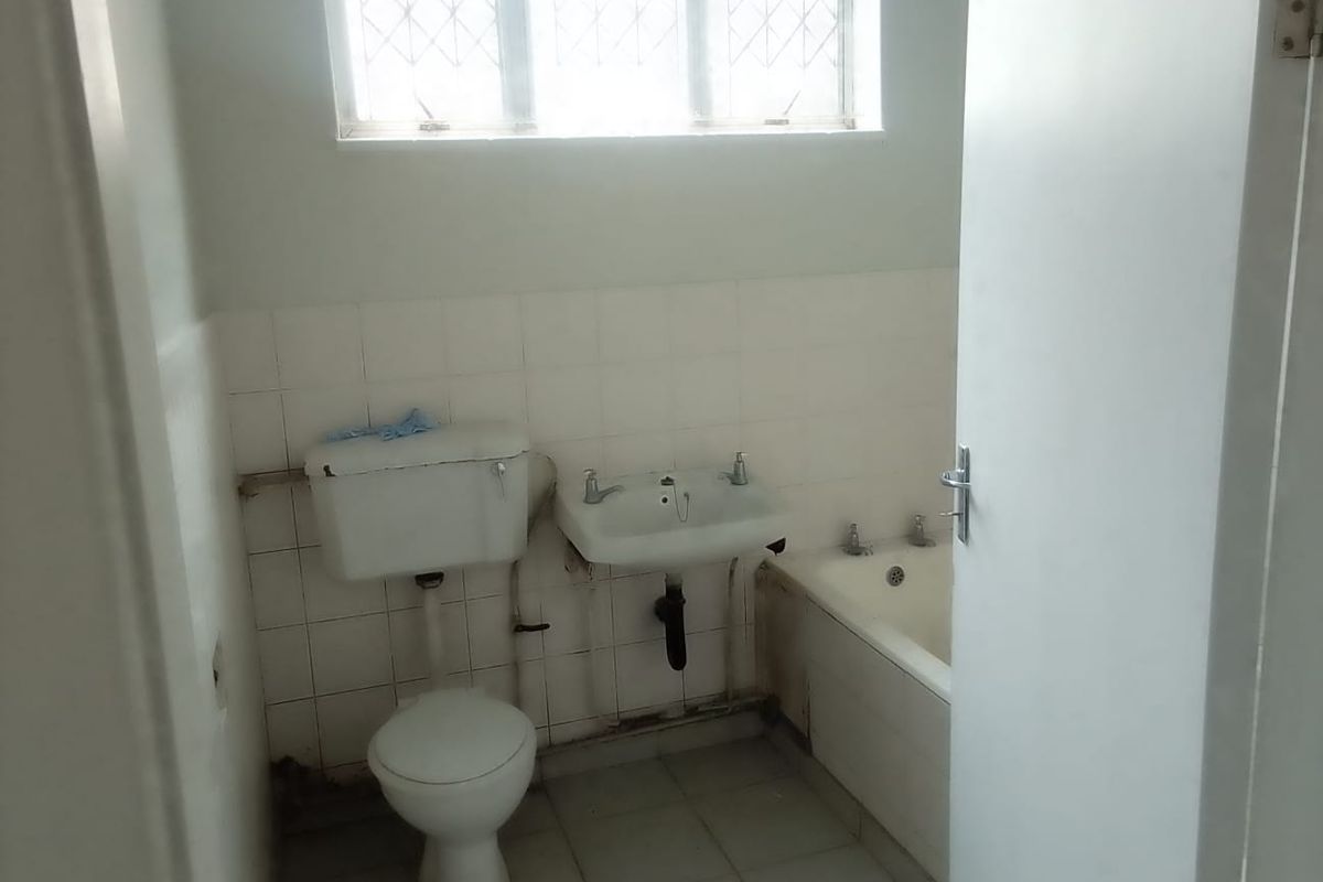 A Studio Apartment For Sale In Bulwer, Durban - Photo 4