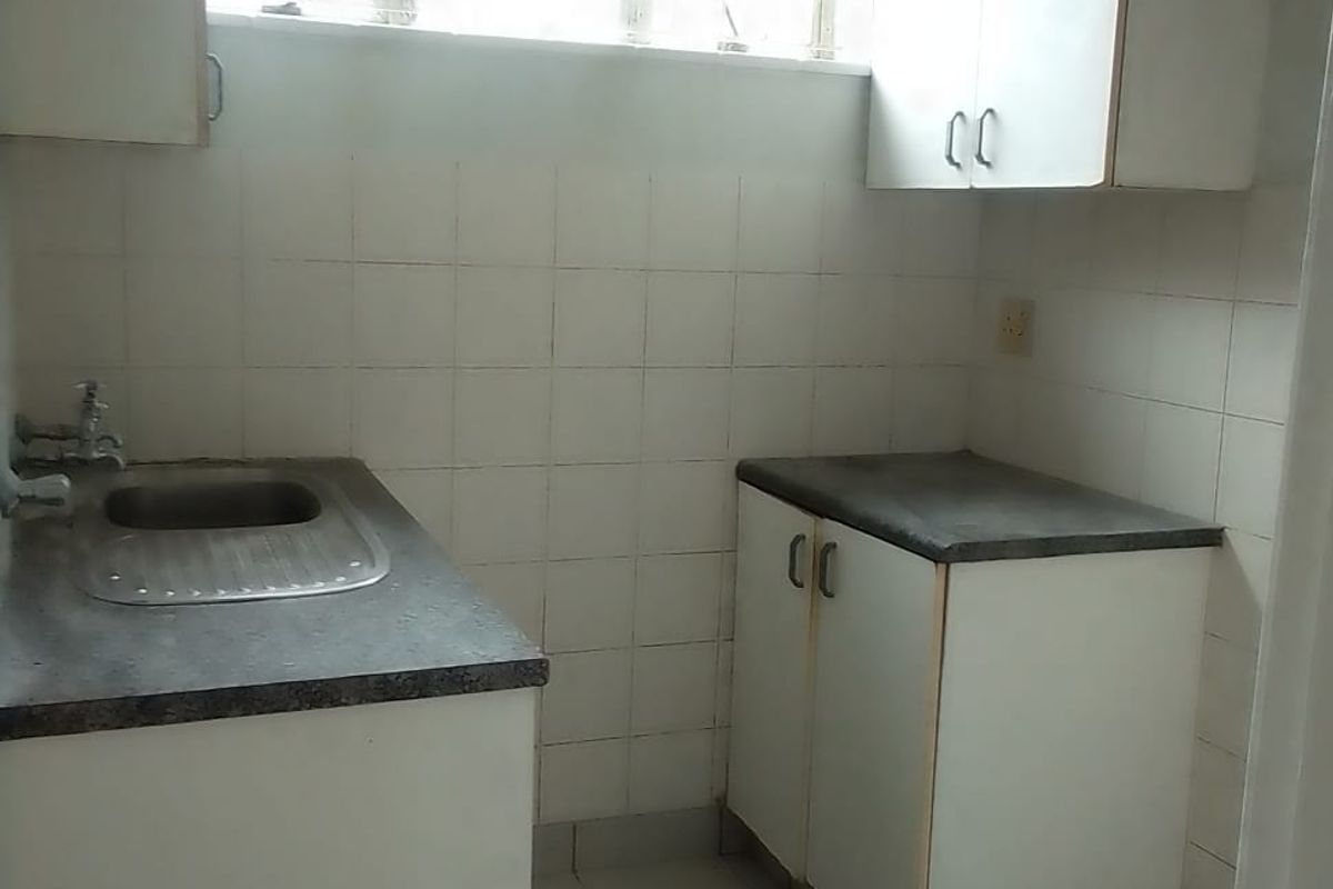 A Studio Apartment For Sale In Bulwer, Durban - Photo 3