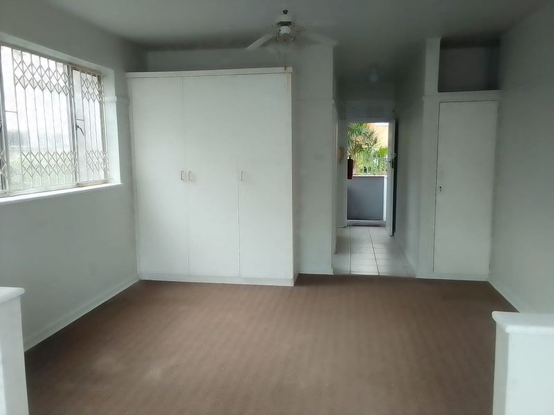 A Studio Apartment For Sale In Bulwer, Durban - Photo 2