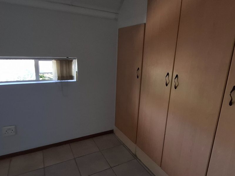 Cosy Riviera flat with open plan living and secure parking - Photo 4