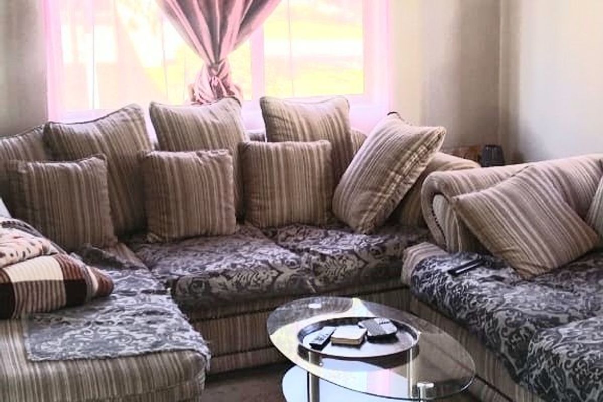 3 bed Townhouse  2 bathroom townhouse in Noordwyk with water tanks - Photo 2