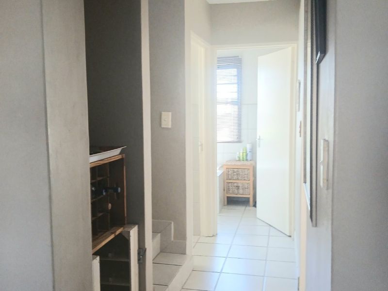 3 bed Townhouse  2 bathroom townhouse in Noordwyk with water tanks - Photo 8