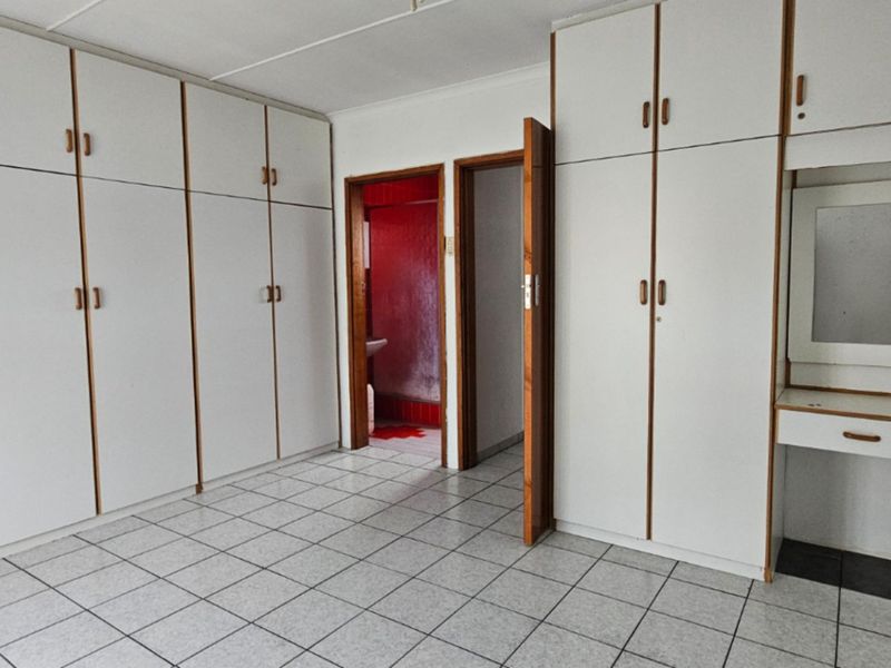 FAMILY HOME WITH INCOME GENERATING POTENTIAL  - Photo 4