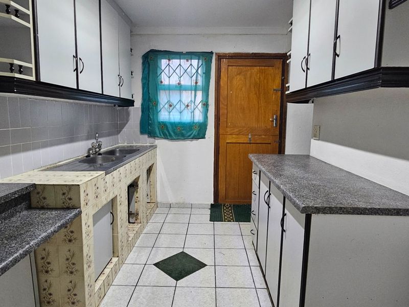 FAMILY HOME WITH INCOME GENERATING POTENTIAL  - Photo 9