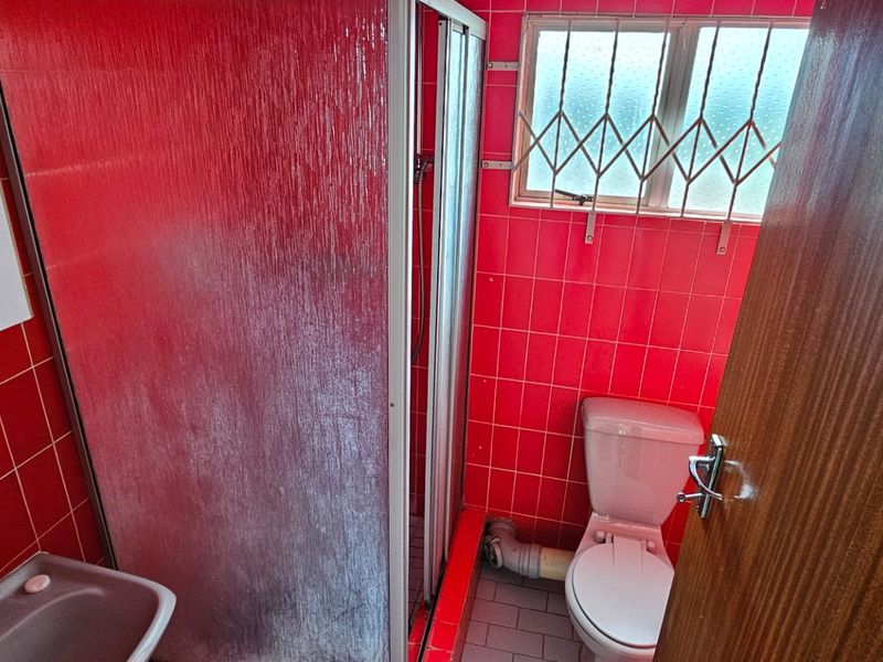 FAMILY HOME WITH INCOME GENERATING POTENTIAL  - Photo 7