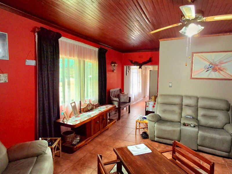 Spacious 4-Bedroom Family Home Within Walking Distance to a Primary School and Shopping Centers - Photo 10