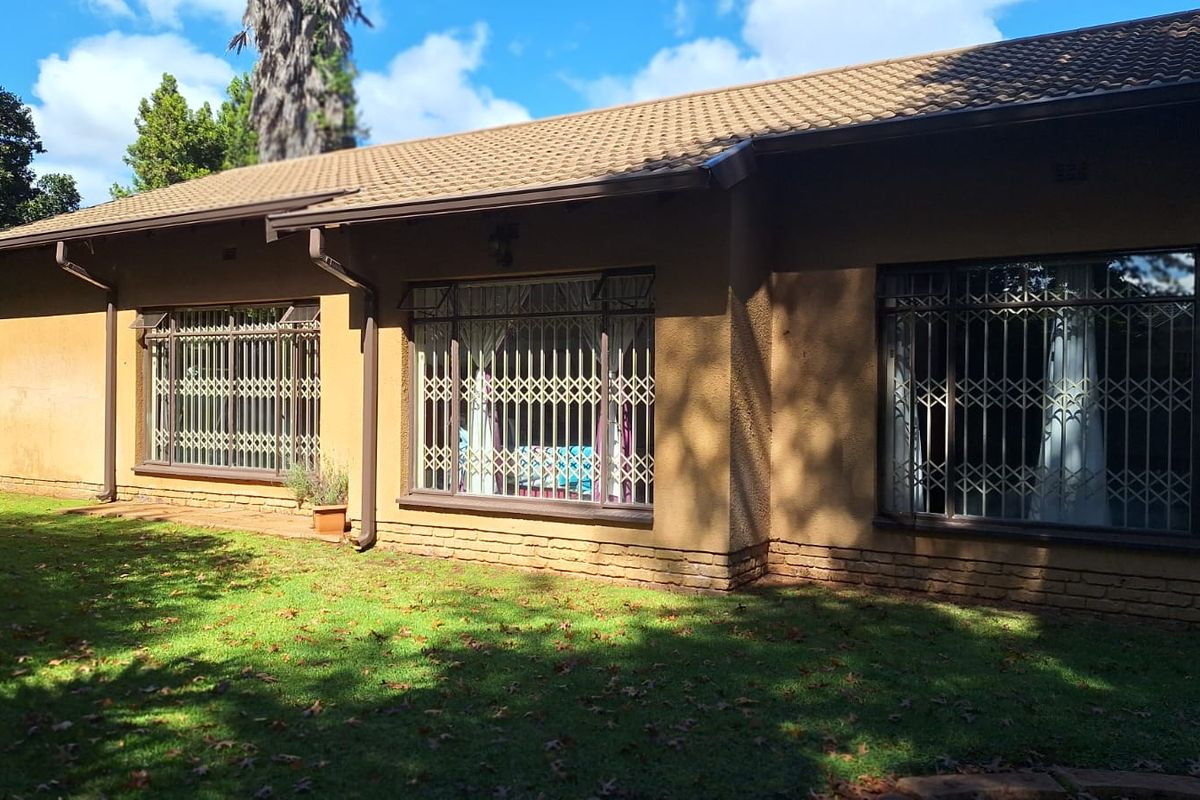Stylish Family Living in Sought-After Golf Park Meyerton. - Photo 3